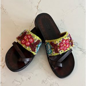 Leather & Floral Embroidered Slider Flip Flop Size 6